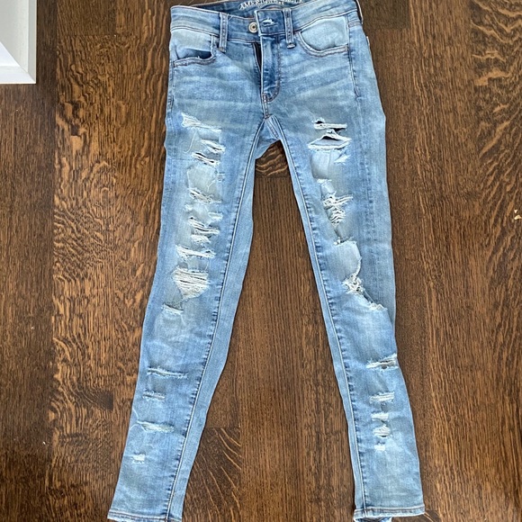 light wash ripped jeans - Picture 2 of 3